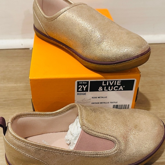 Livie & Luca Other - Livie & Luca Girls Rose Metallic Slide-on shoes